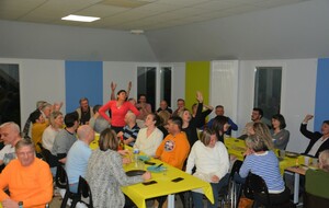 Qui a levé la main le premier et aura la récompense ?