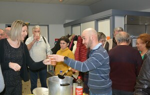 Sebastian fait bien le service, n'est-ce pas Myriam ?