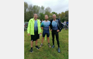Benoît avec ses collègues triathlètes