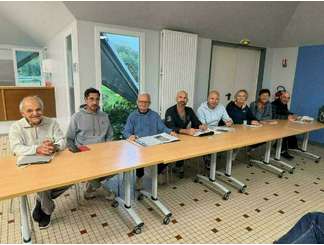 Le bureau de l'association, de gauche à droite : Claude, Yannick, Georges, Bastian, Jérôme, Cathy, Béatrice et Sébastien