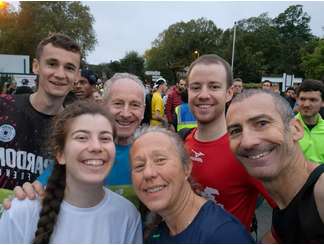 Le team de Guy à la course du Grand Paris